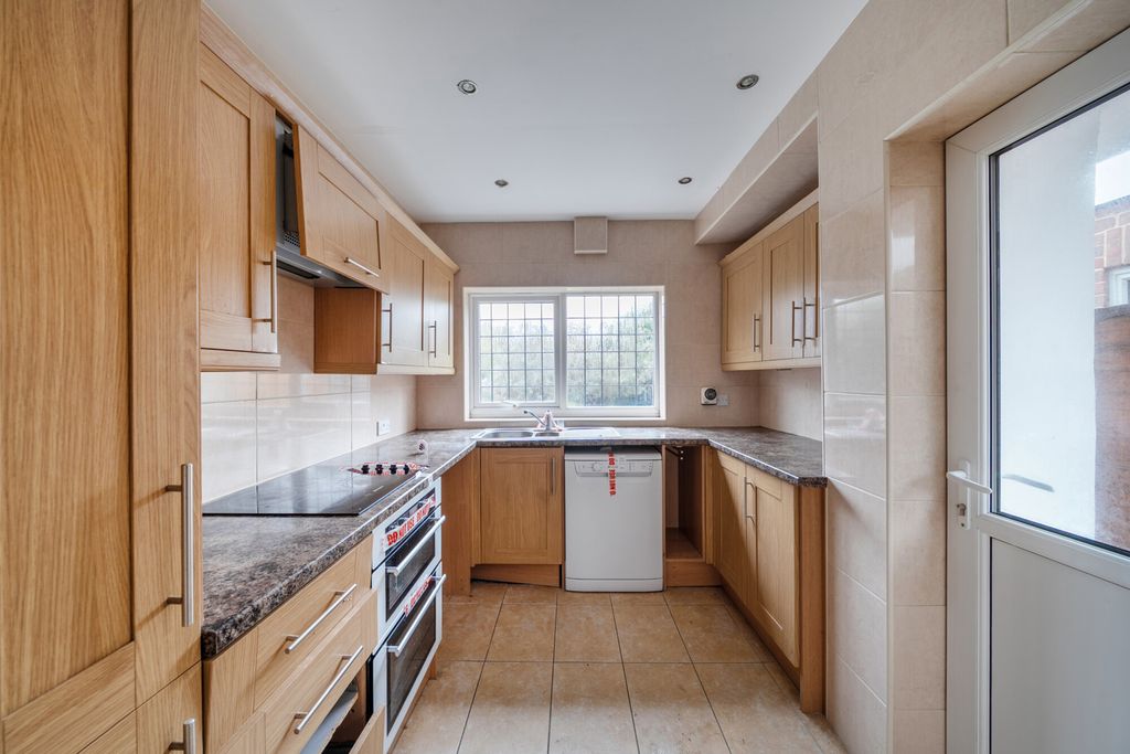 Property photo 2 of 21 1400184-9-69662A6...