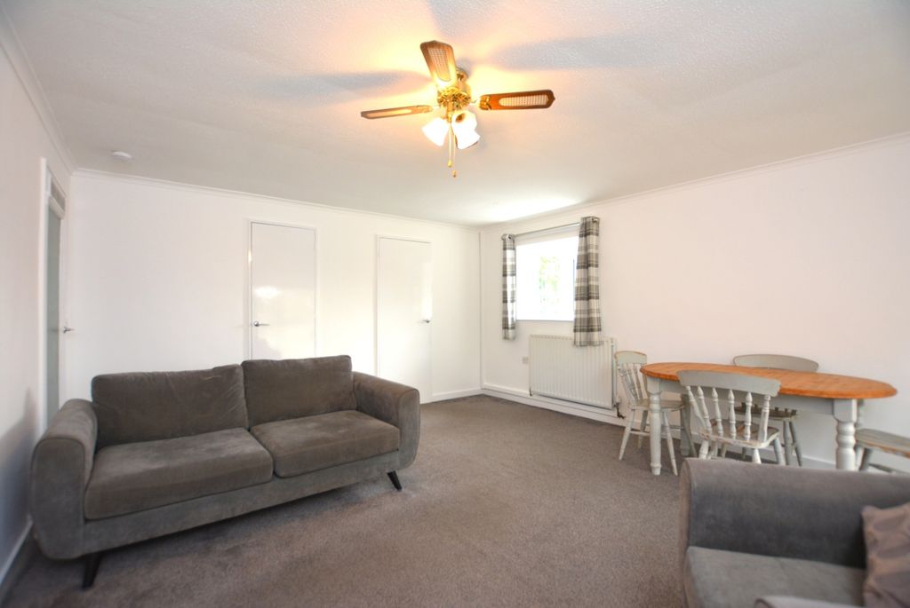 Property photo 3 of 7 Living Room