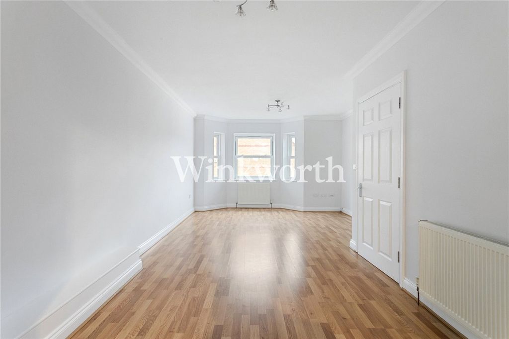 Property photo 3 of 11 Living Room