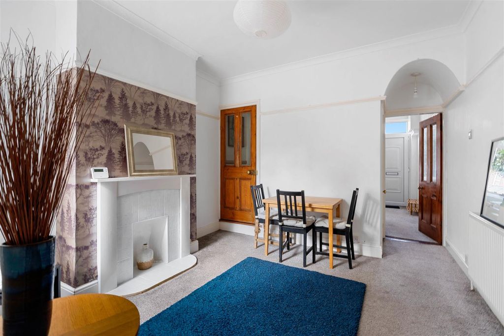 Property photo 2 of 17 66 Kingston Road Nwm (6 Of 19).Jpg