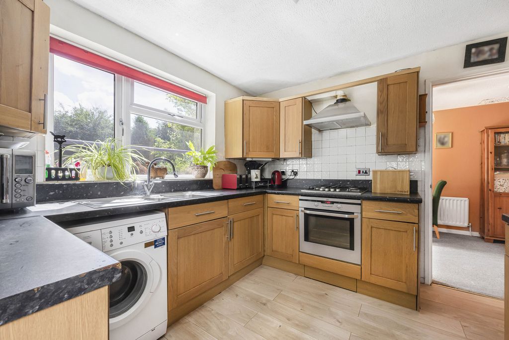 Property photo 3 of 27