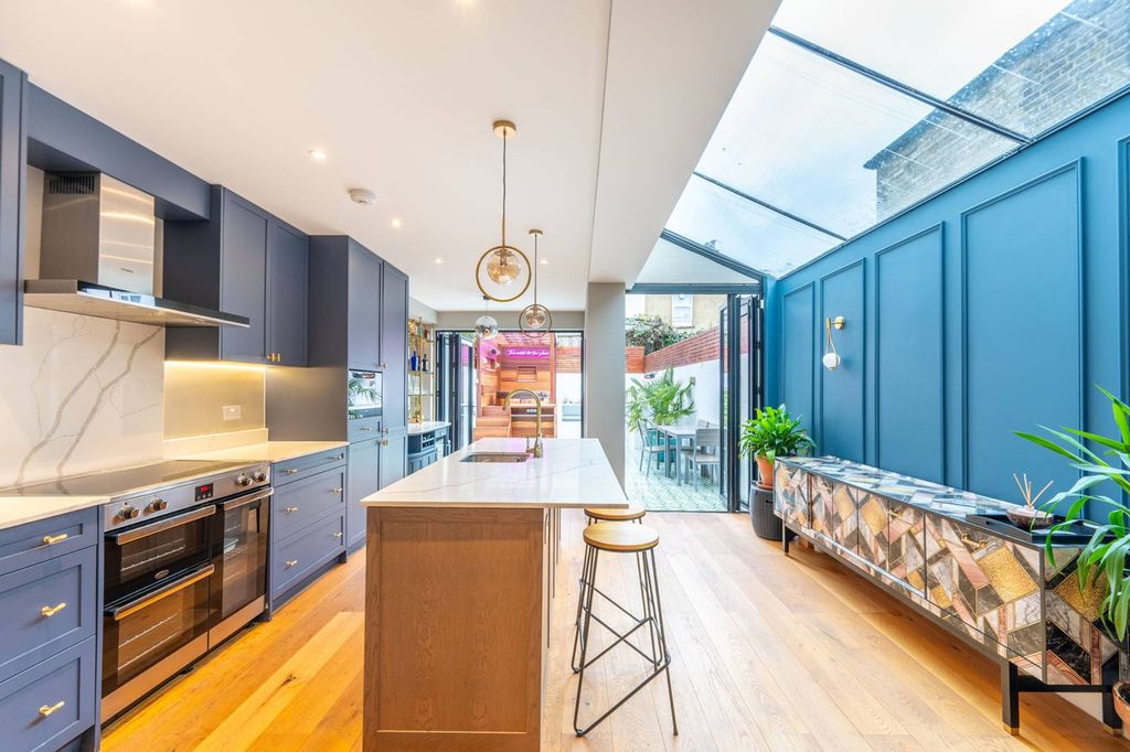 Property photo 1 of 30