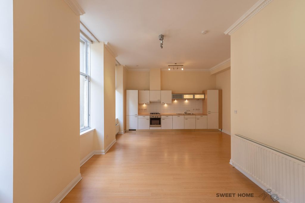 Property photo 2 of 19 Kitchen