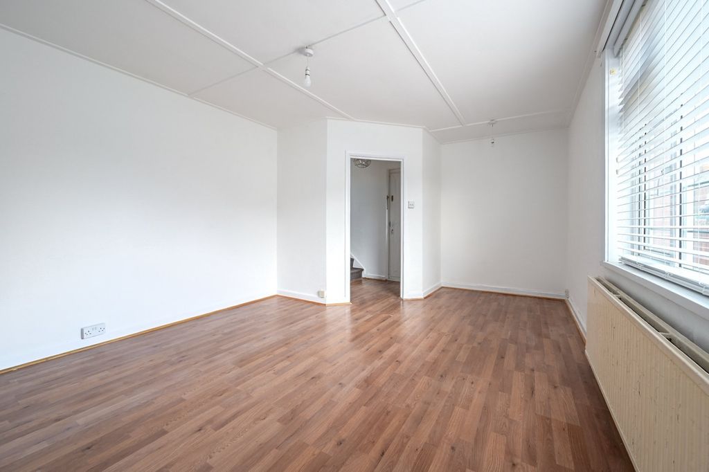 Property photo 3 of 17 Living Room