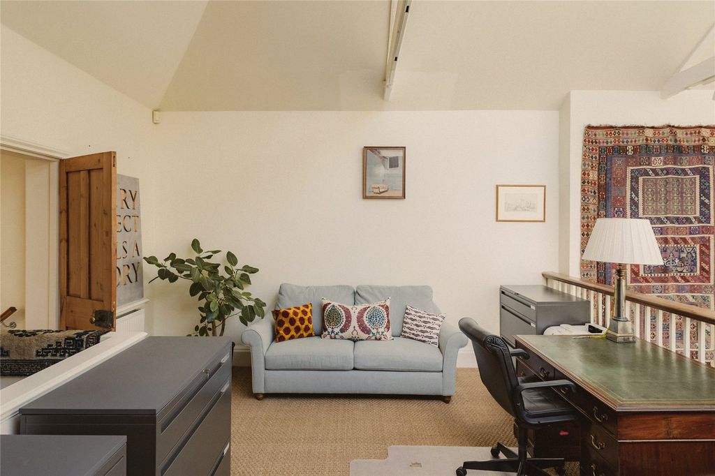 Property photo 3 of 12 Office/ Bedroom