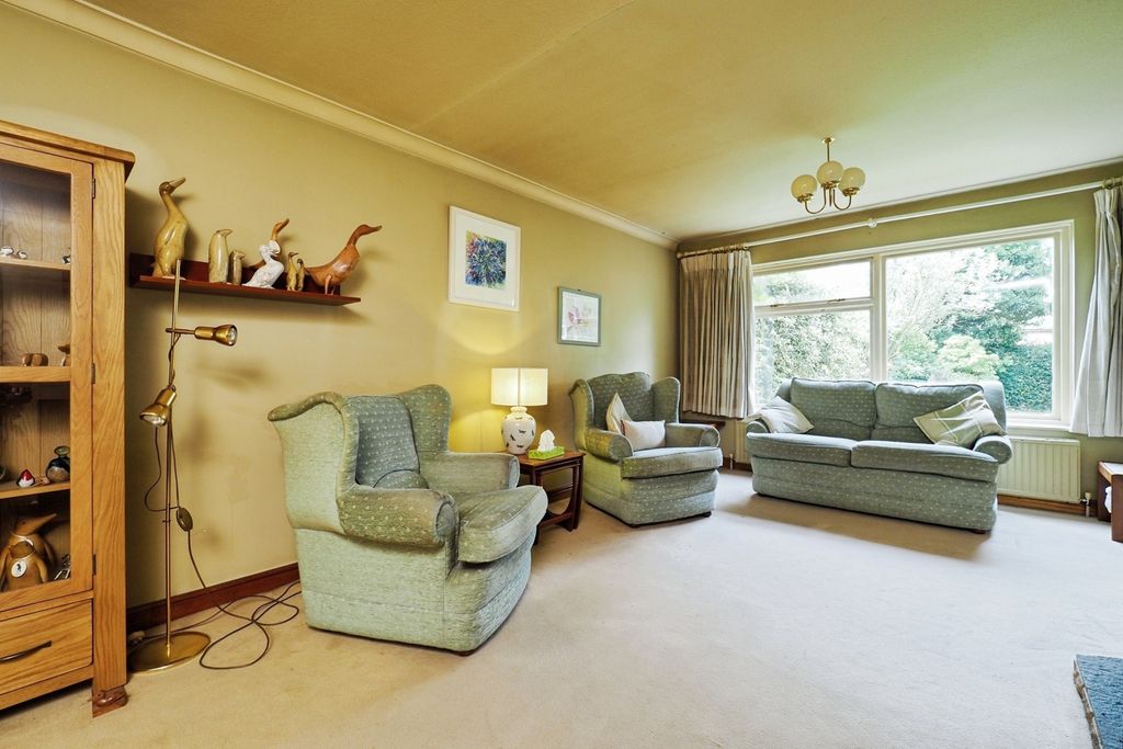 Property photo 2 of 16 Lounge