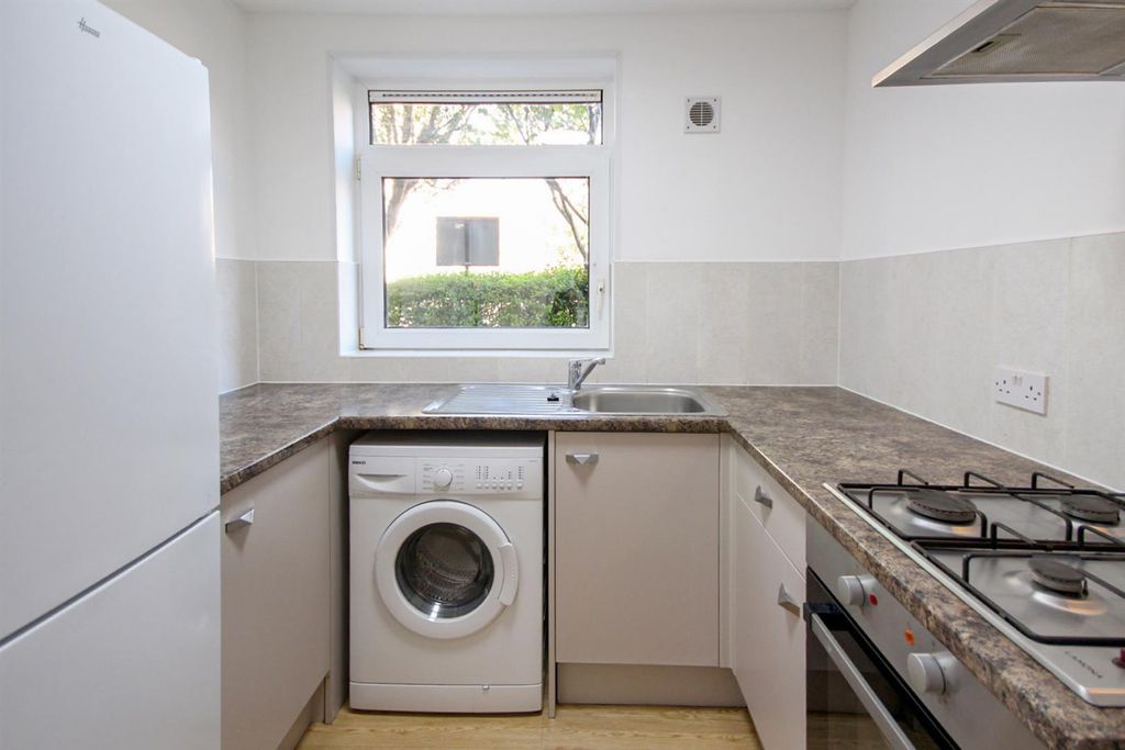 Property photo 3 of 9 Kitchen