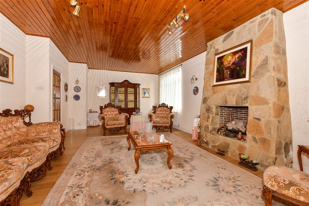 Property photo 2 of 12 Lounge