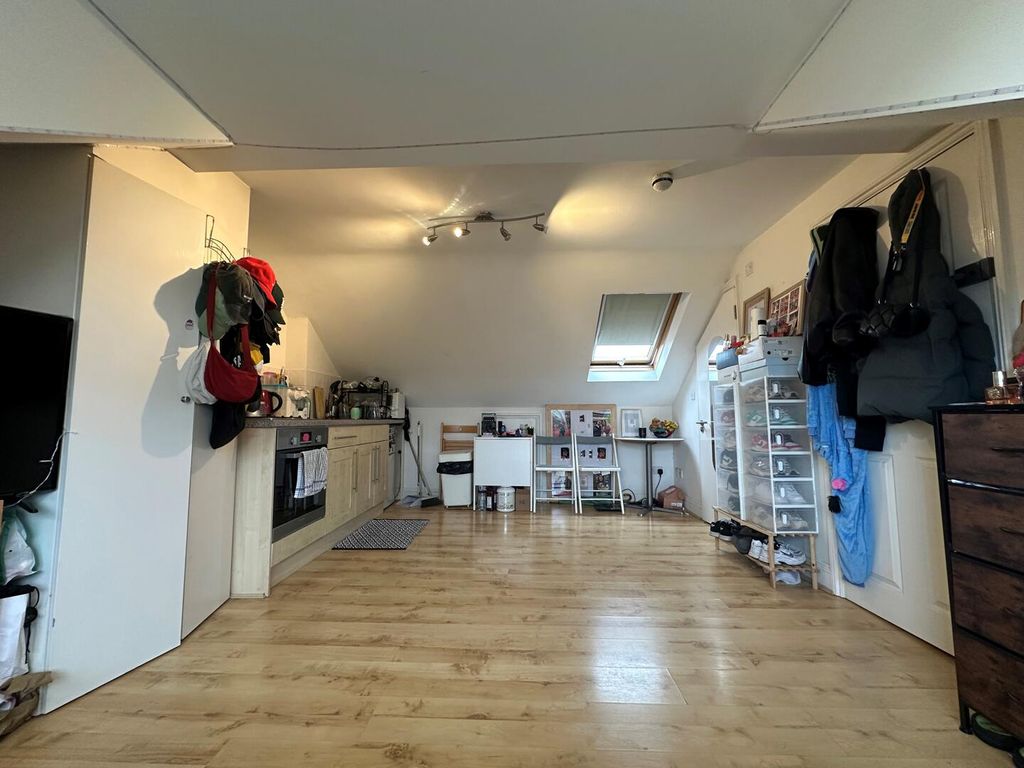 Property photo 2 of 6 Loft