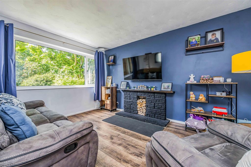 Property photo 3 of 17 22 Sutton Road, Waterlooville-Small-Porticomarketi