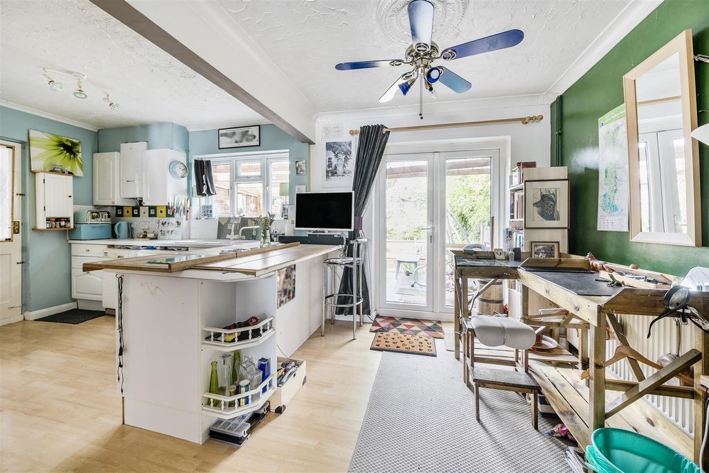Property photo 2 of 20 Kitchen / Diner