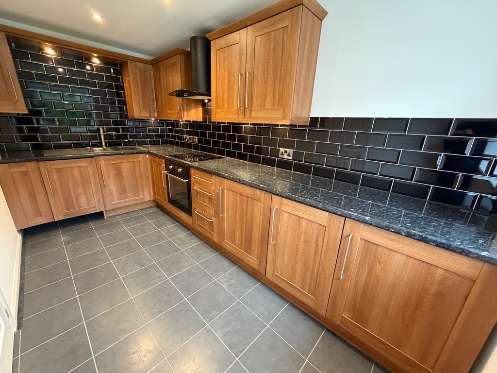 Property photo 3 of 21 Kitchen