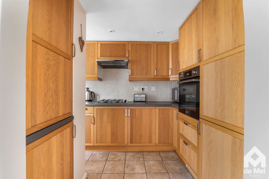 Property photo 3 of 16 Photo 12
