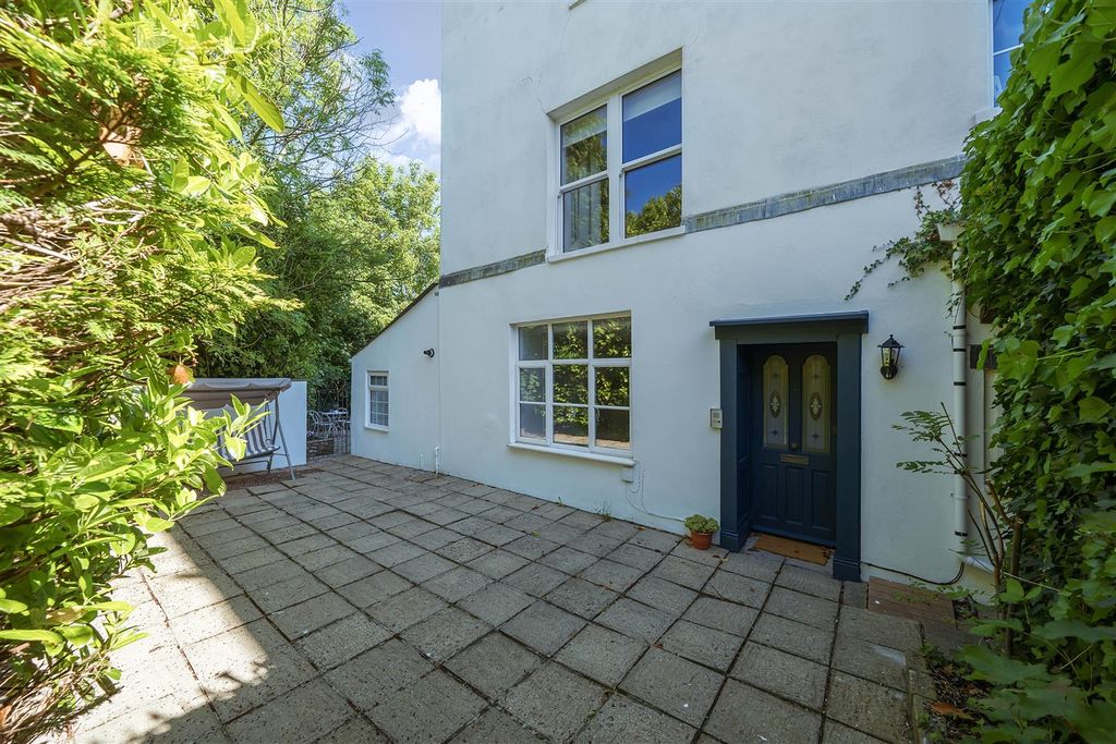 Property photo 1 of 18 Front Entrance