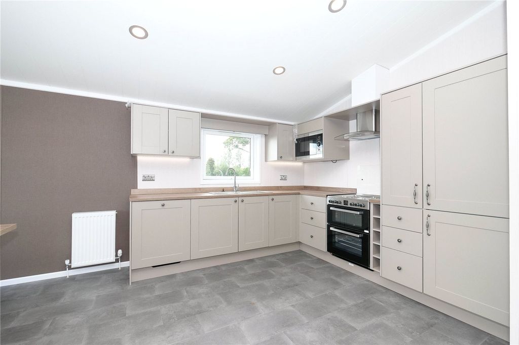 Property photo 3 of 19 Picture No. 06