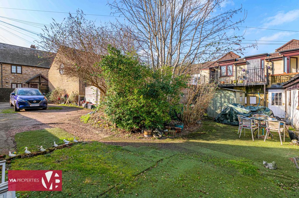 Property photo 2 of 16 Photo 4