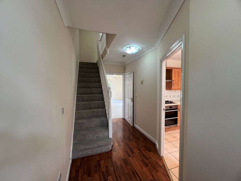 Property photo 2 of 31
