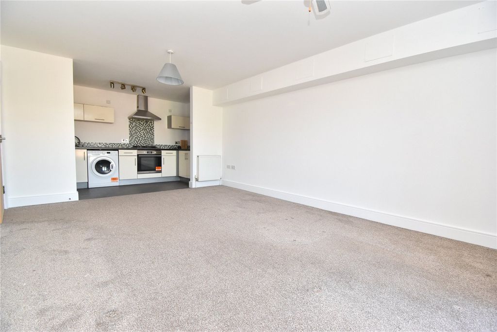 Property photo 3 of 11 Picture No. 10