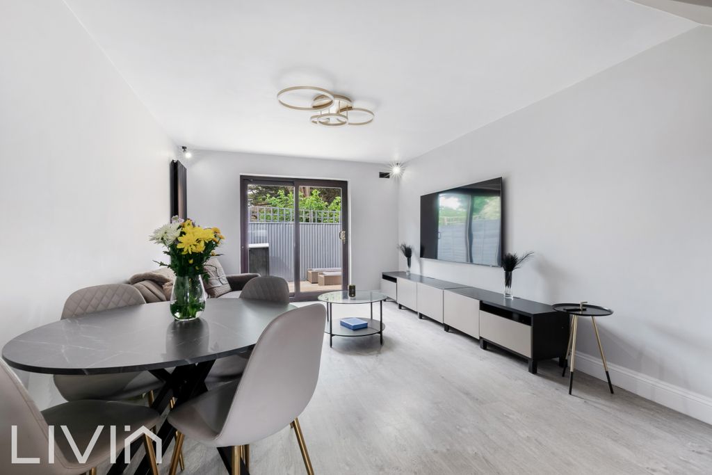 Property photo 3 of 12 Meopham Road  92A -24