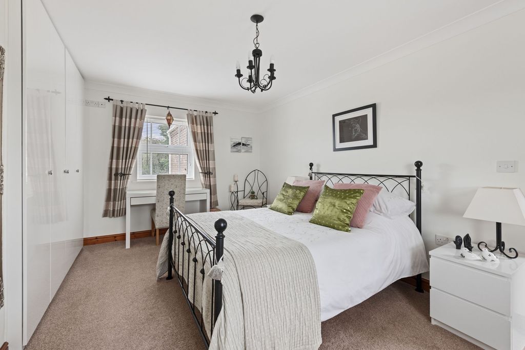 Property photo 3 of 46