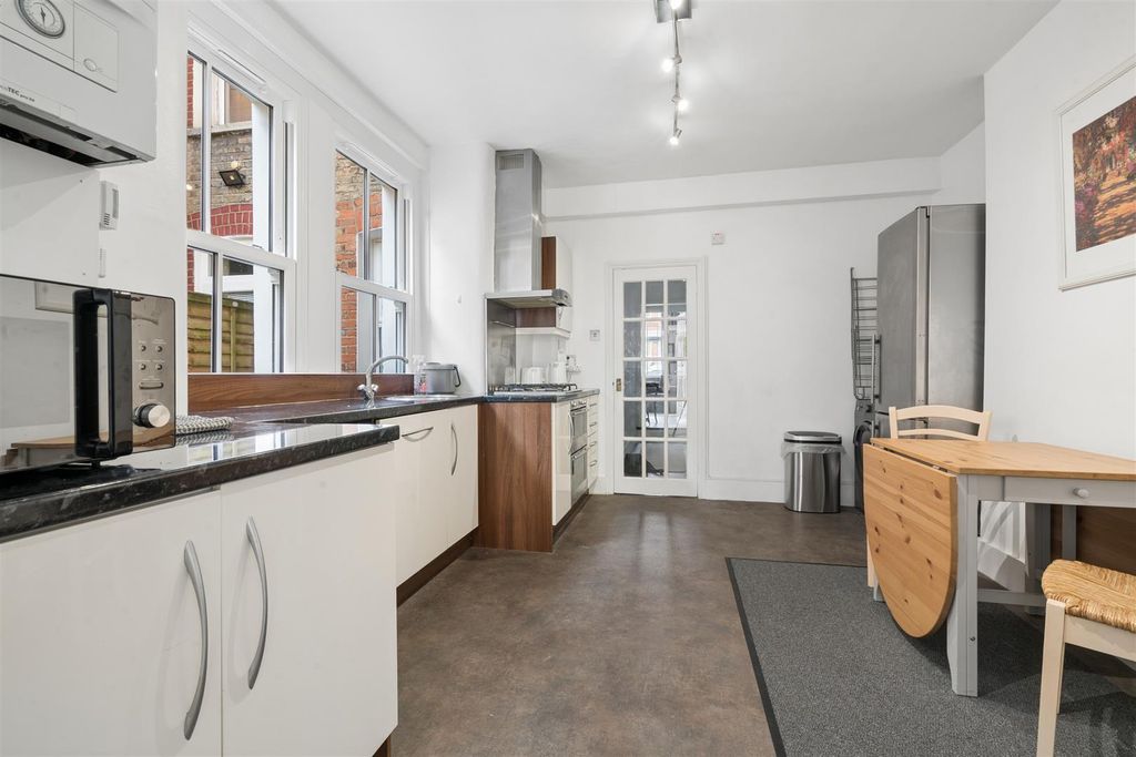 Property photo 1 of 11 Gff 46 Gilbey Road Sw17 Kitchen 3.Jpg