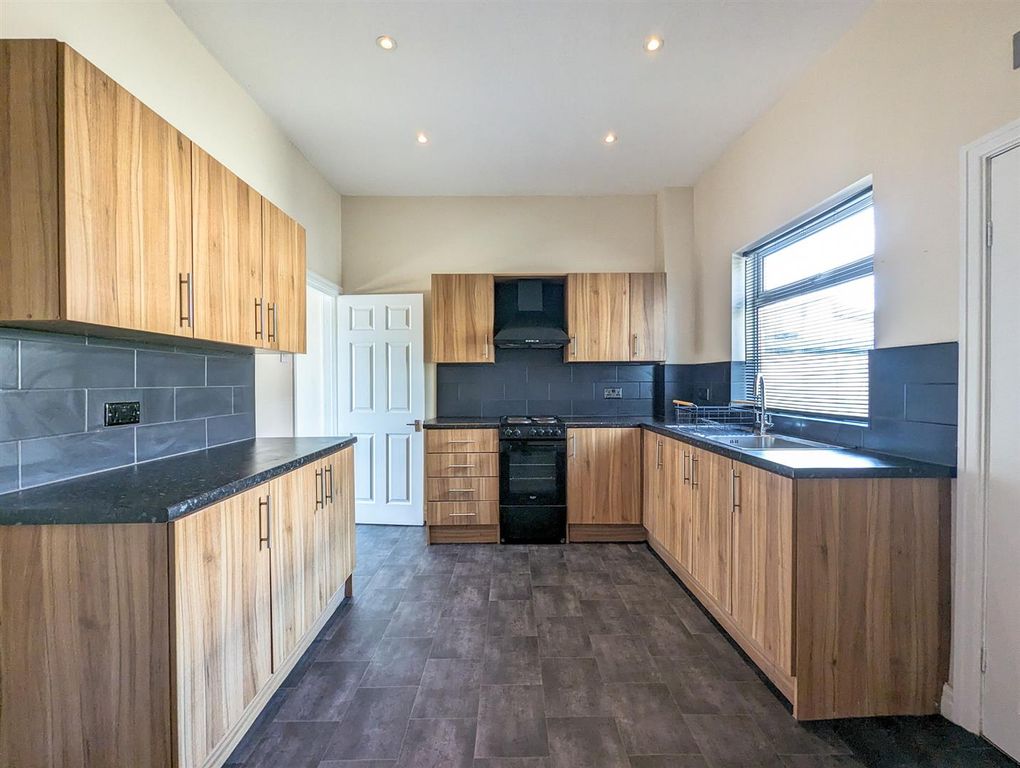 Property photo 3 of 16 Dining Kitchen
