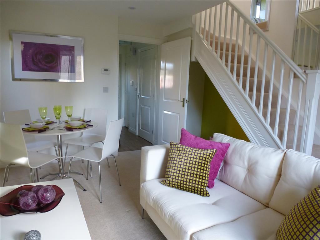 Property photo 3 of 21 Living Room