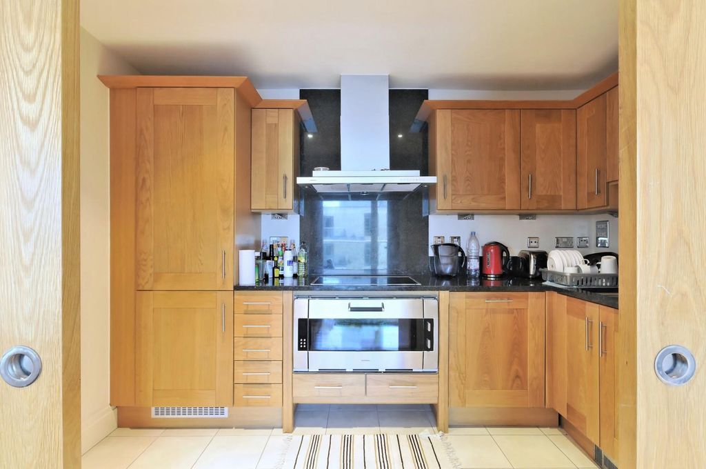 Property photo 3 of 7 Kitchen
