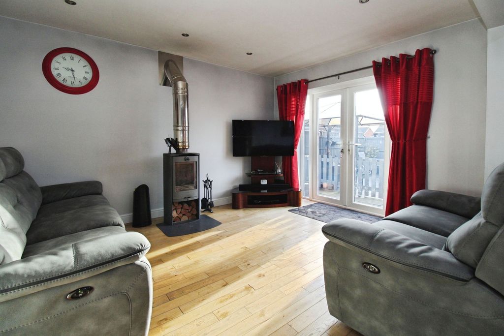 Property photo 2 of 34