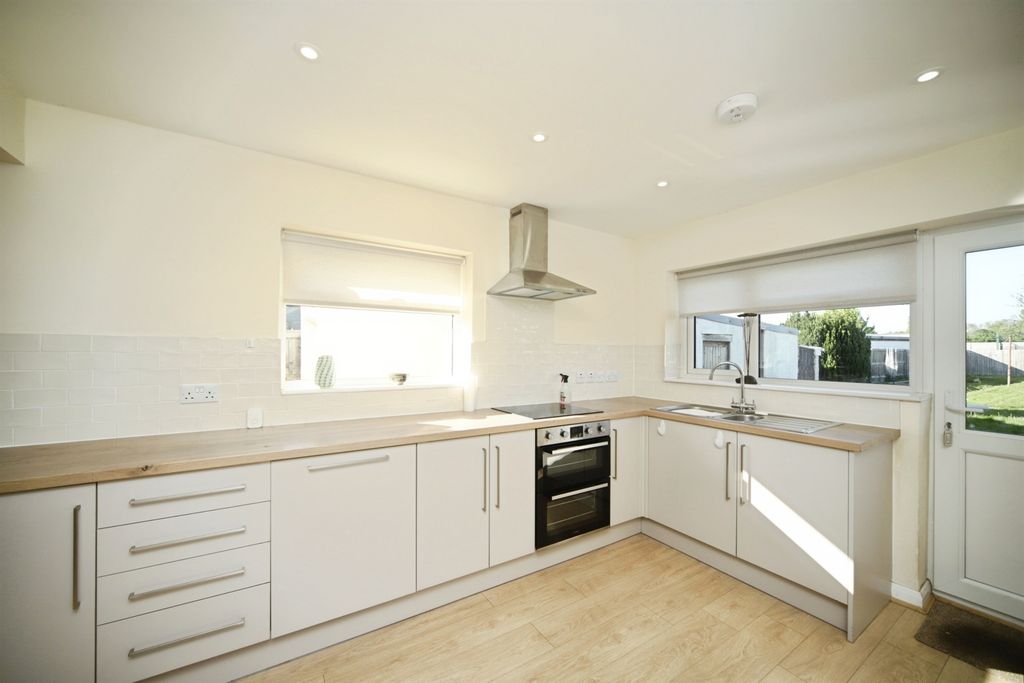 Property photo 2 of 53