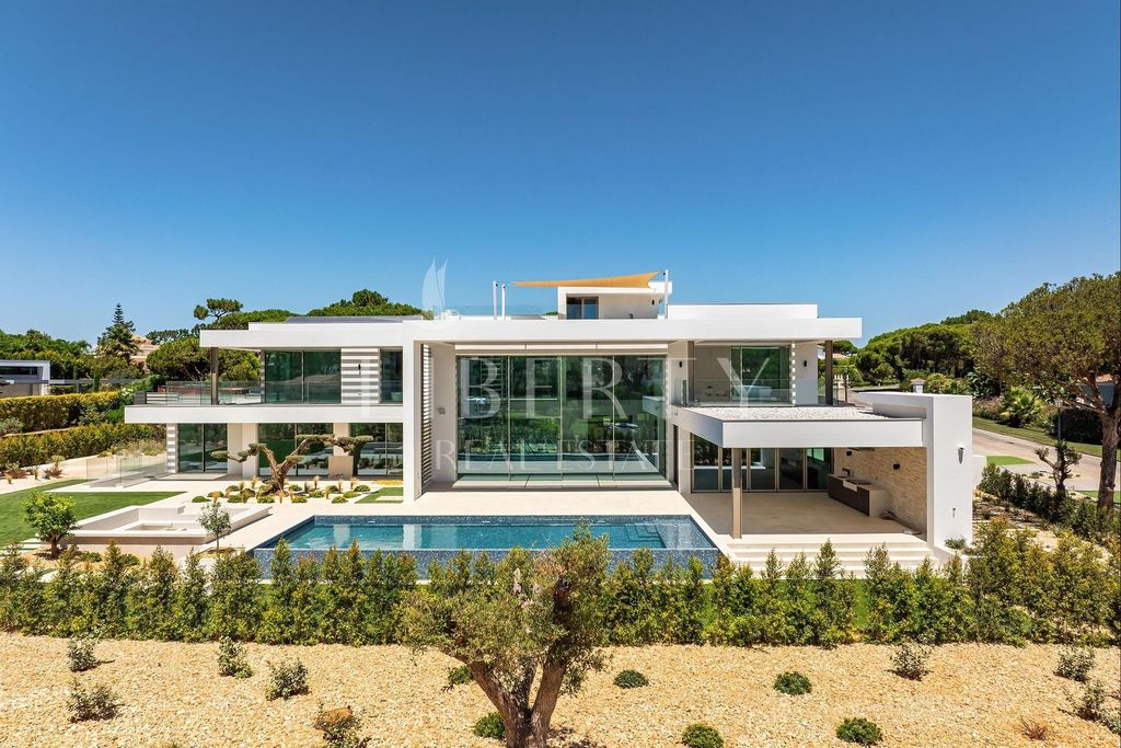 Property photo 1 of 21 Brand New Contemporary Villa On A Corner Plot For Sale In Quinta Do Lago | Algarve