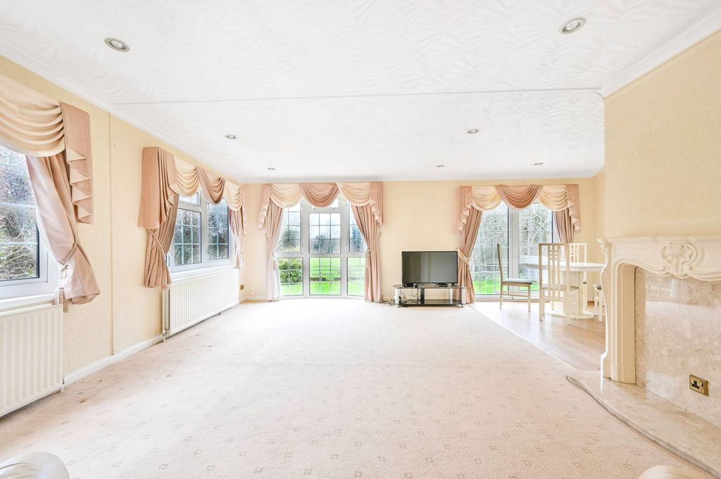 Property photo 1 of 11