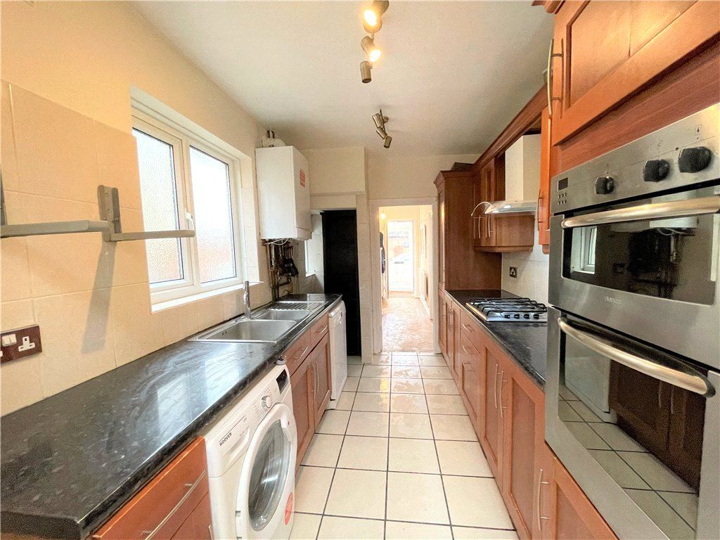 Property photo 2 of 10 Kitchen