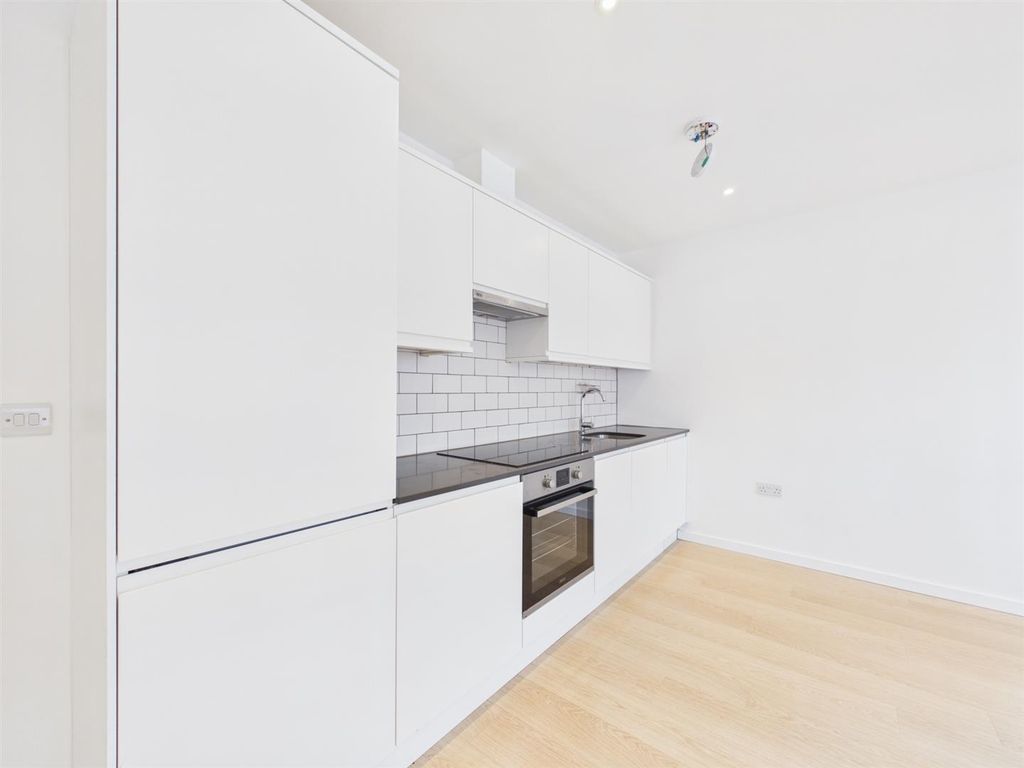 Property photo 2 of 7 Cam04237G0-Pr0324-Still006.Jpg