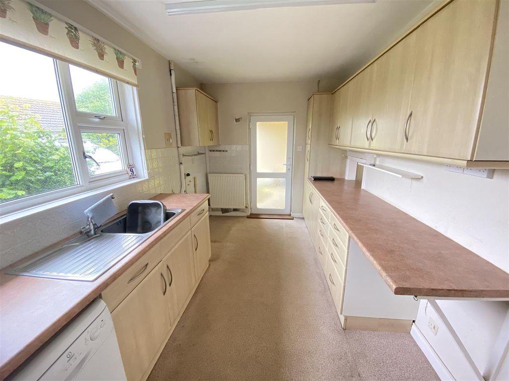 Property photo 3 of 20 Kitchen