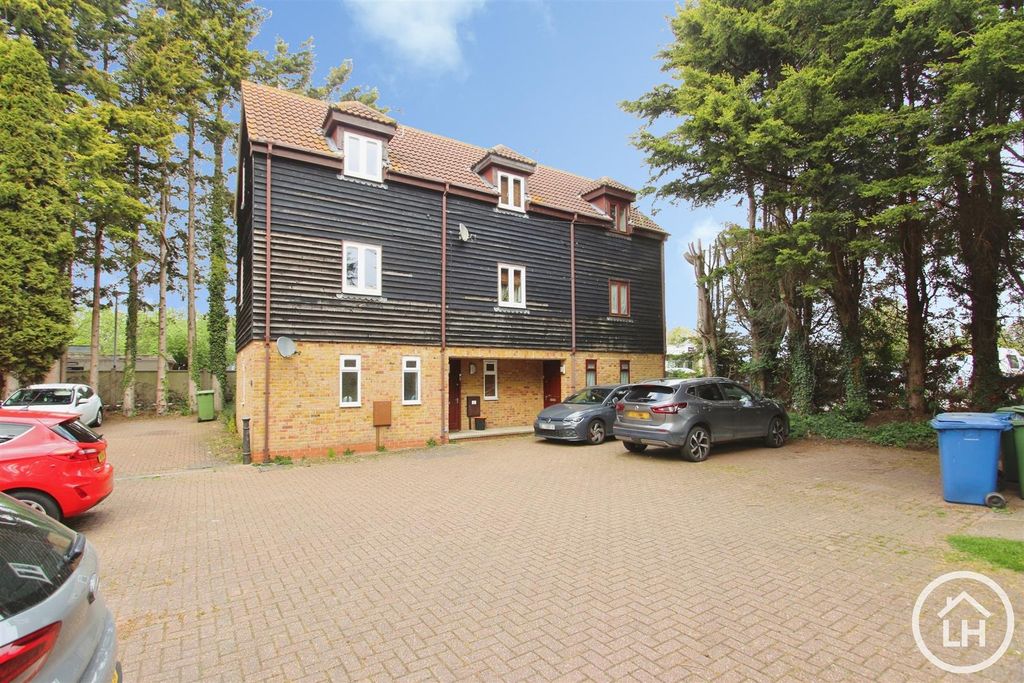 Property photo 1 of 10 External