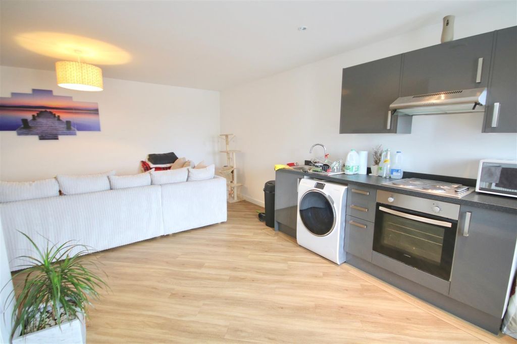Property photo 1 of 8 Bfk1Vyhtyec__Kwarvvfka.Jpg