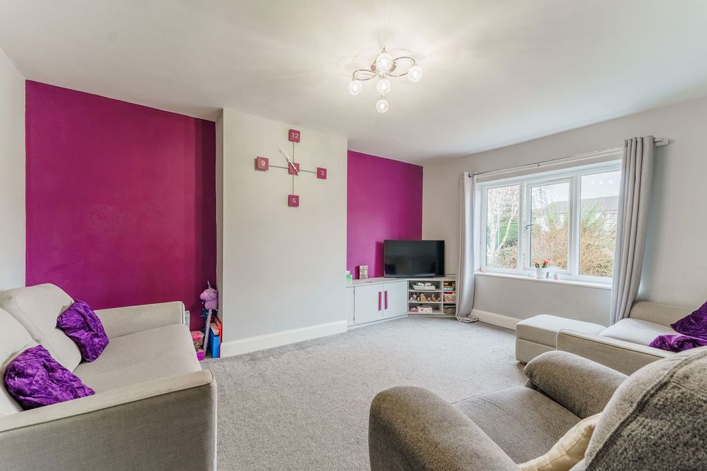 Property photo 2 of 27