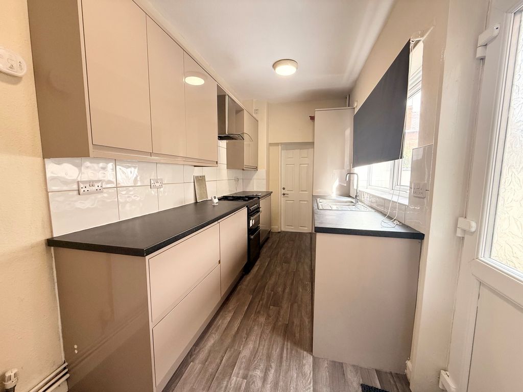 Property photo 2 of 11 Kitchen