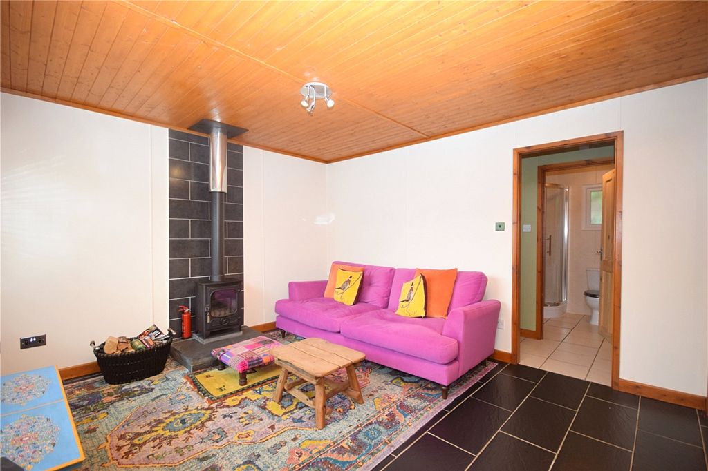 Property photo 3 of 11 Picture No. 15