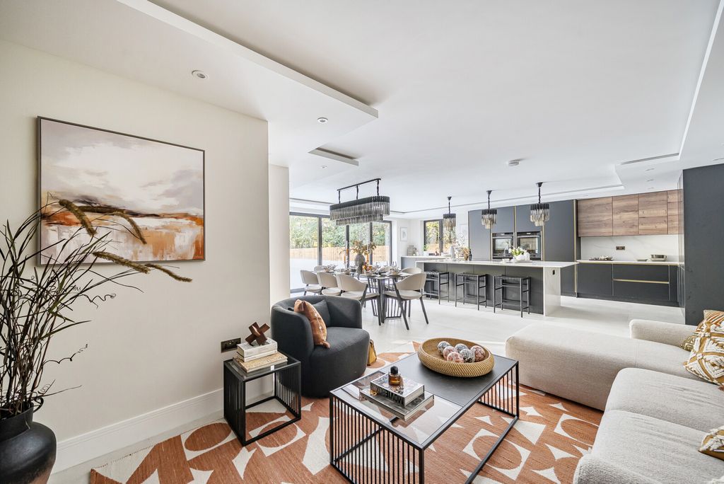 Property photo 2 of 23 1373512-5-6900De3...