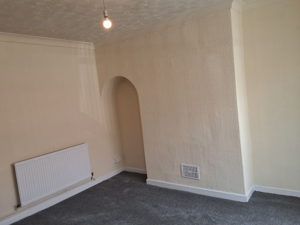 Property photo 3 of 7 Living Room