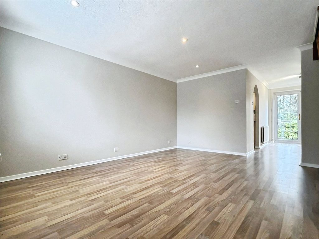 Property photo 2 of 9 Picture No. 14