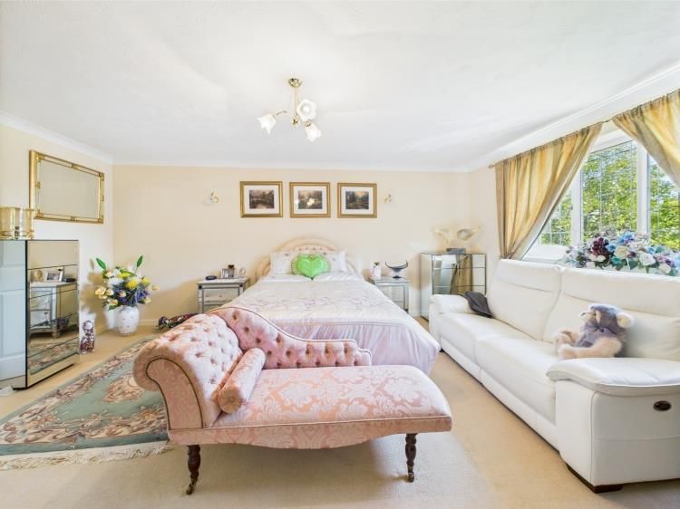 Property photo 3 of 33