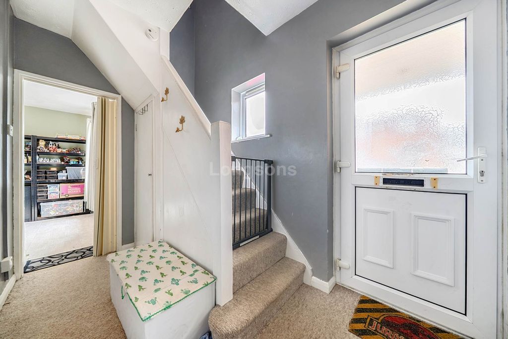 Property photo 2 of 20