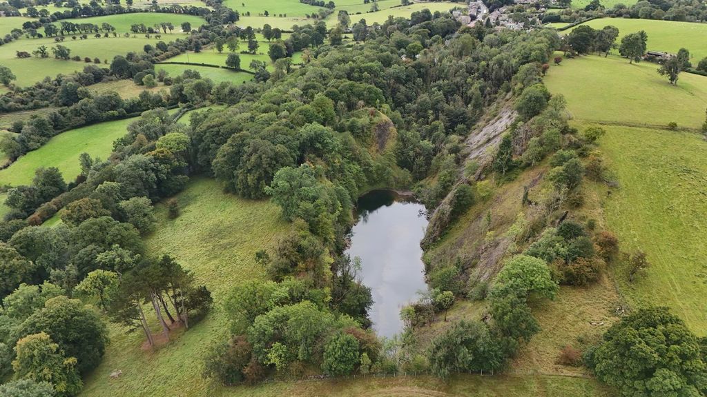 Property photo 1 of 1