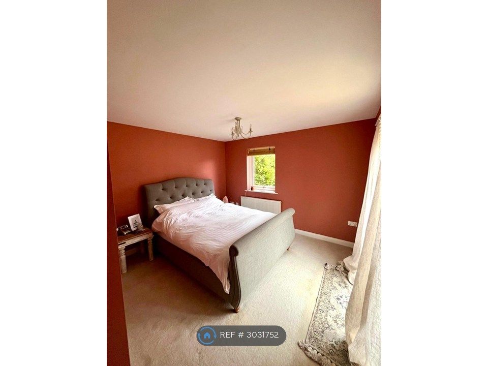 Property photo 3 of 9 Master Bedroom