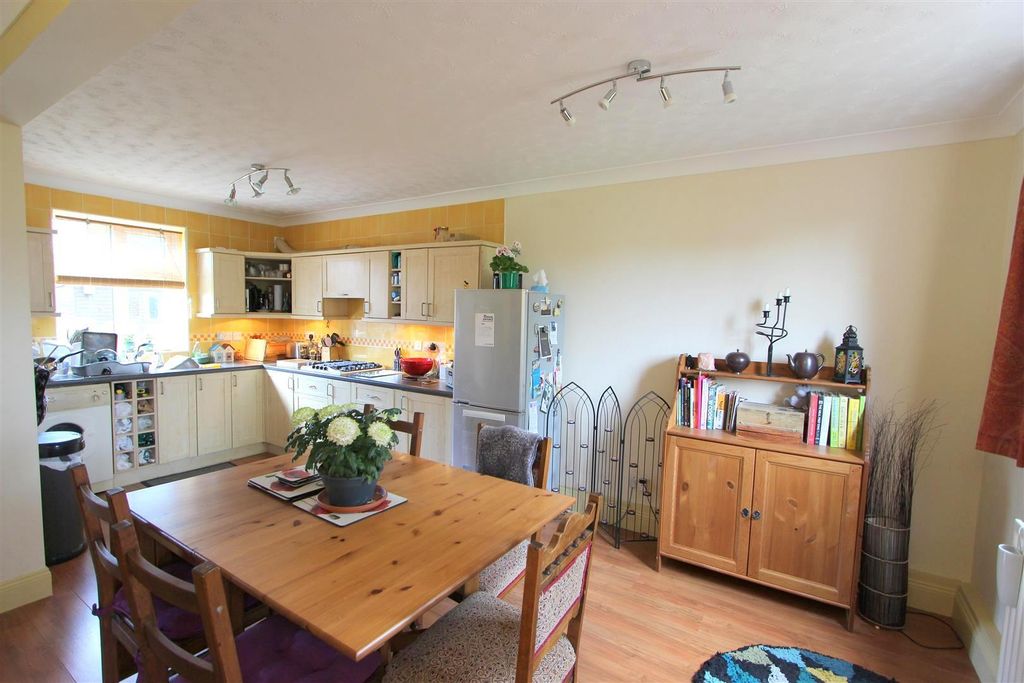 Property photo 3 of 7 Kitchen/Breakfast Room