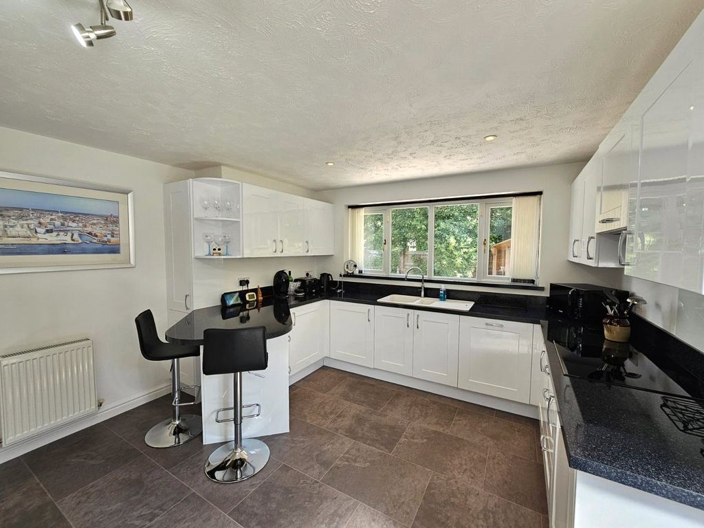 Property photo 2 of 20 Kitchen