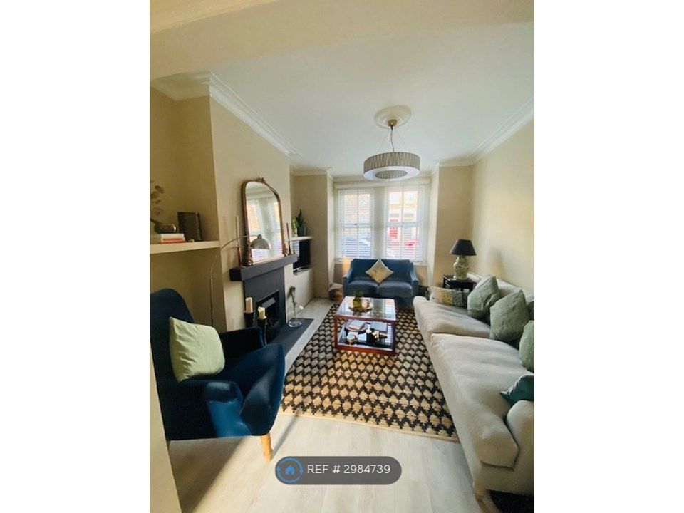 Property photo 1 of 11 Living Room
